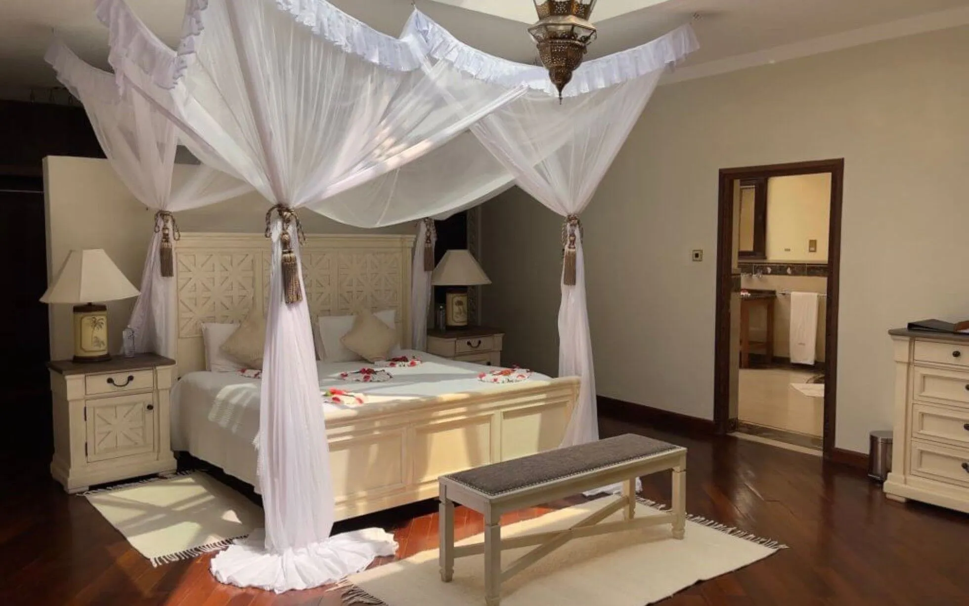 IM_KE_DIA_Almanara-Boutique-Hotel_Bedroom2