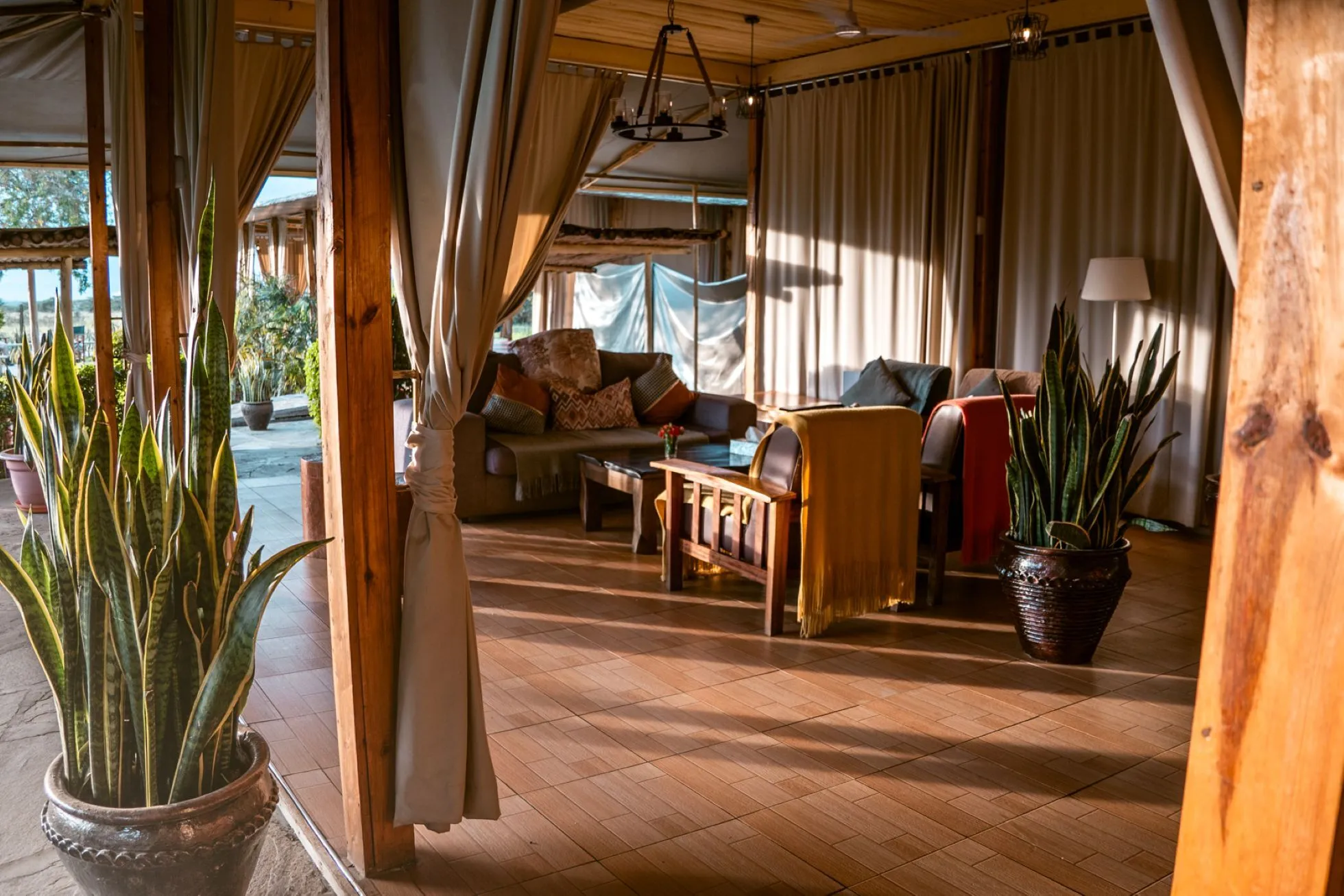 IM_KE_MAR_Zebra-Plains-Mara-Camp_seating-area-with-the-sun