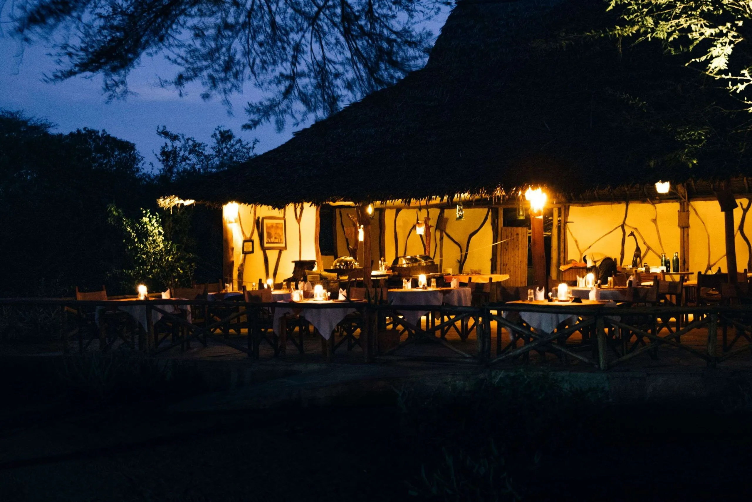 Restaurant-at-night-scaled