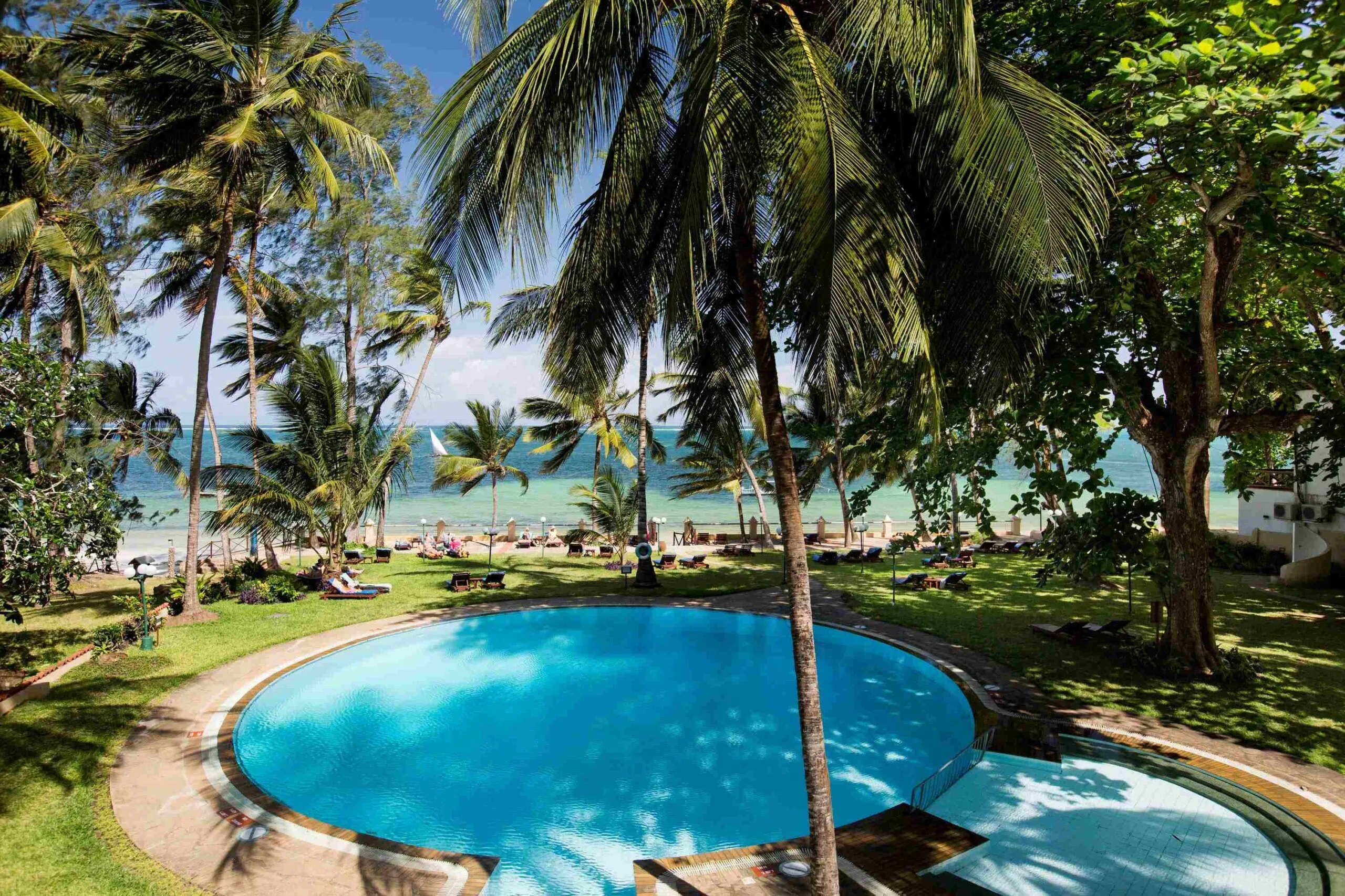 pool-and-seaview-scaled
